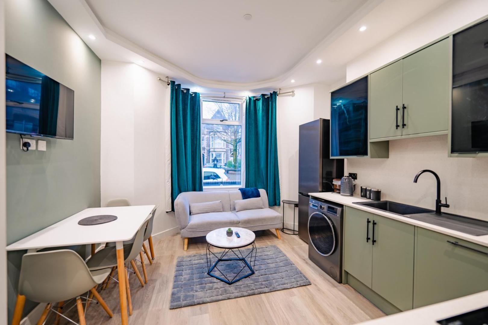Luxury Apartments In Cardiff City Centre Exteriör bild
